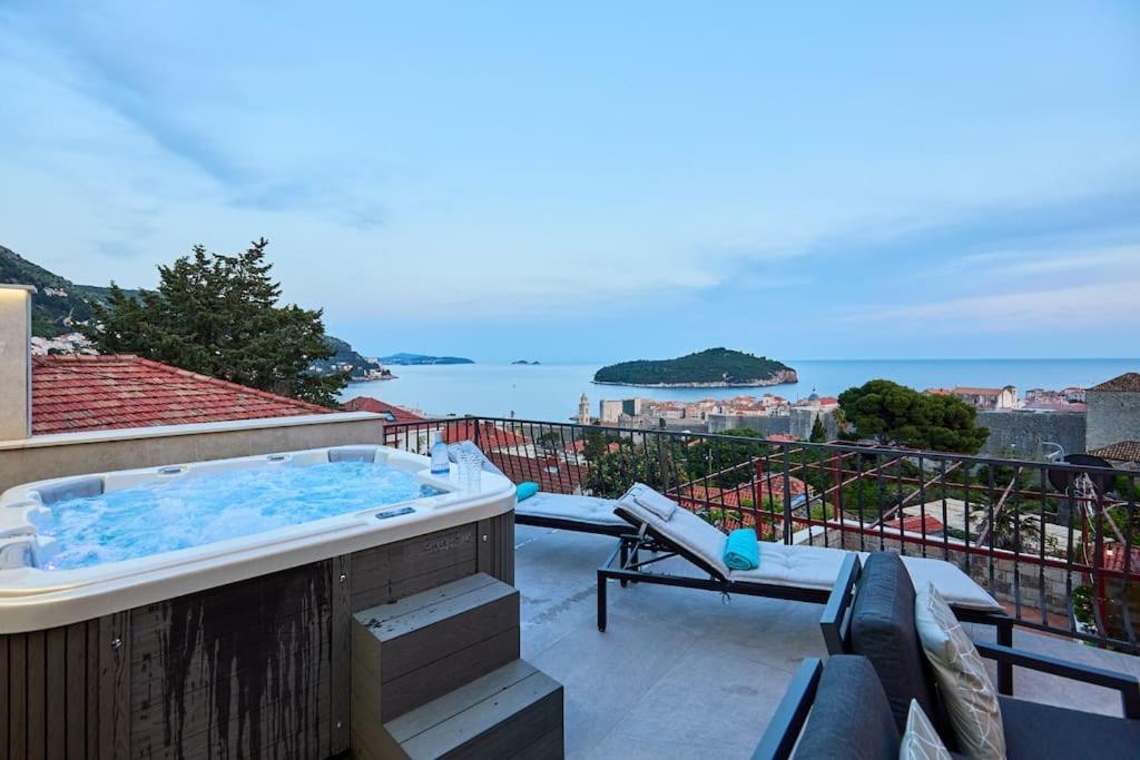 New & Stunning Views In Luxury 5* Divona Apartment ดูบรอฟนิก ภายนอก รูปภาพ