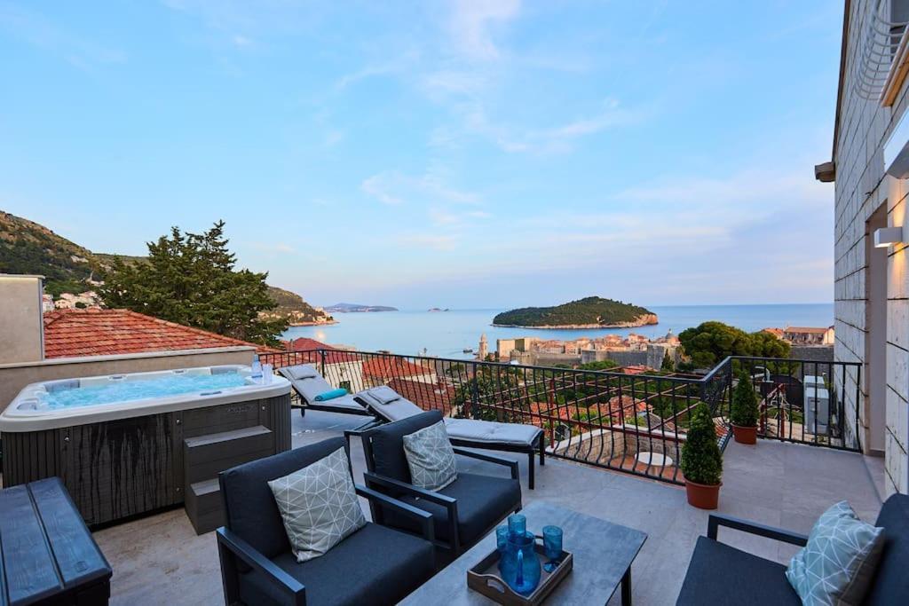 New & Stunning Views In Luxury 5* Divona Apartment ดูบรอฟนิก ภายนอก รูปภาพ