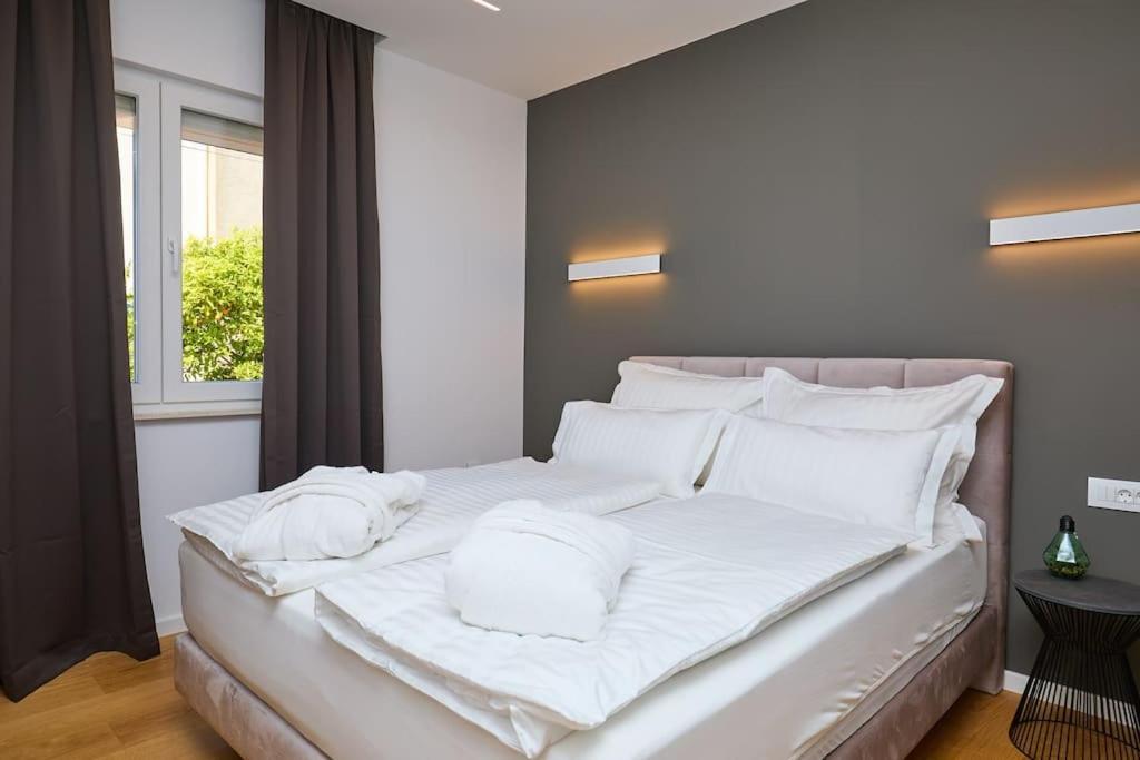 New & Stunning Views In Luxury 5* Divona Apartment ดูบรอฟนิก ภายนอก รูปภาพ