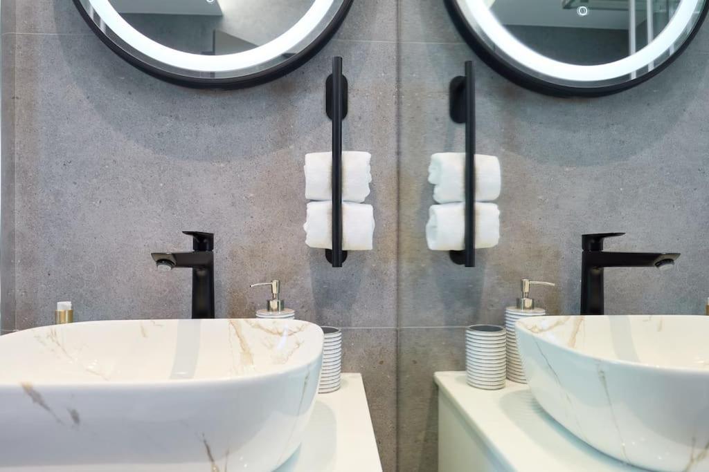 New & Stunning Views In Luxury 5* Divona Apartment ดูบรอฟนิก ภายนอก รูปภาพ