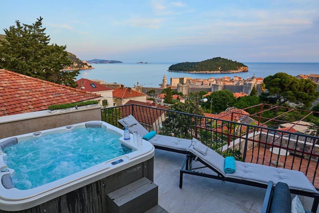 New & Stunning Views In Luxury 5* Divona Apartment ดูบรอฟนิก ภายนอก รูปภาพ