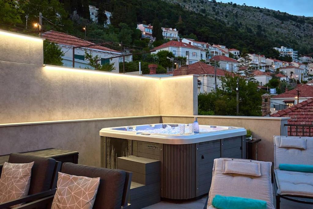 New & Stunning Views In Luxury 5* Divona Apartment ดูบรอฟนิก ภายนอก รูปภาพ
