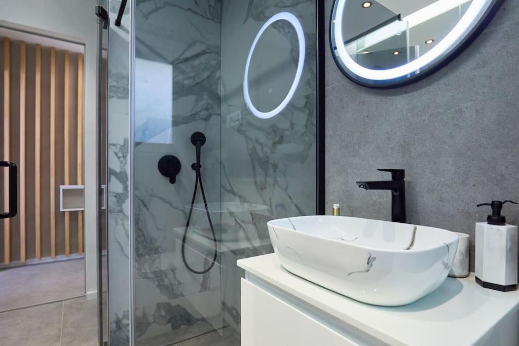 New & Stunning Views In Luxury 5* Divona Apartment ดูบรอฟนิก ภายนอก รูปภาพ