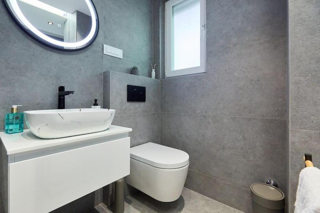 New & Stunning Views In Luxury 5* Divona Apartment ดูบรอฟนิก ภายนอก รูปภาพ