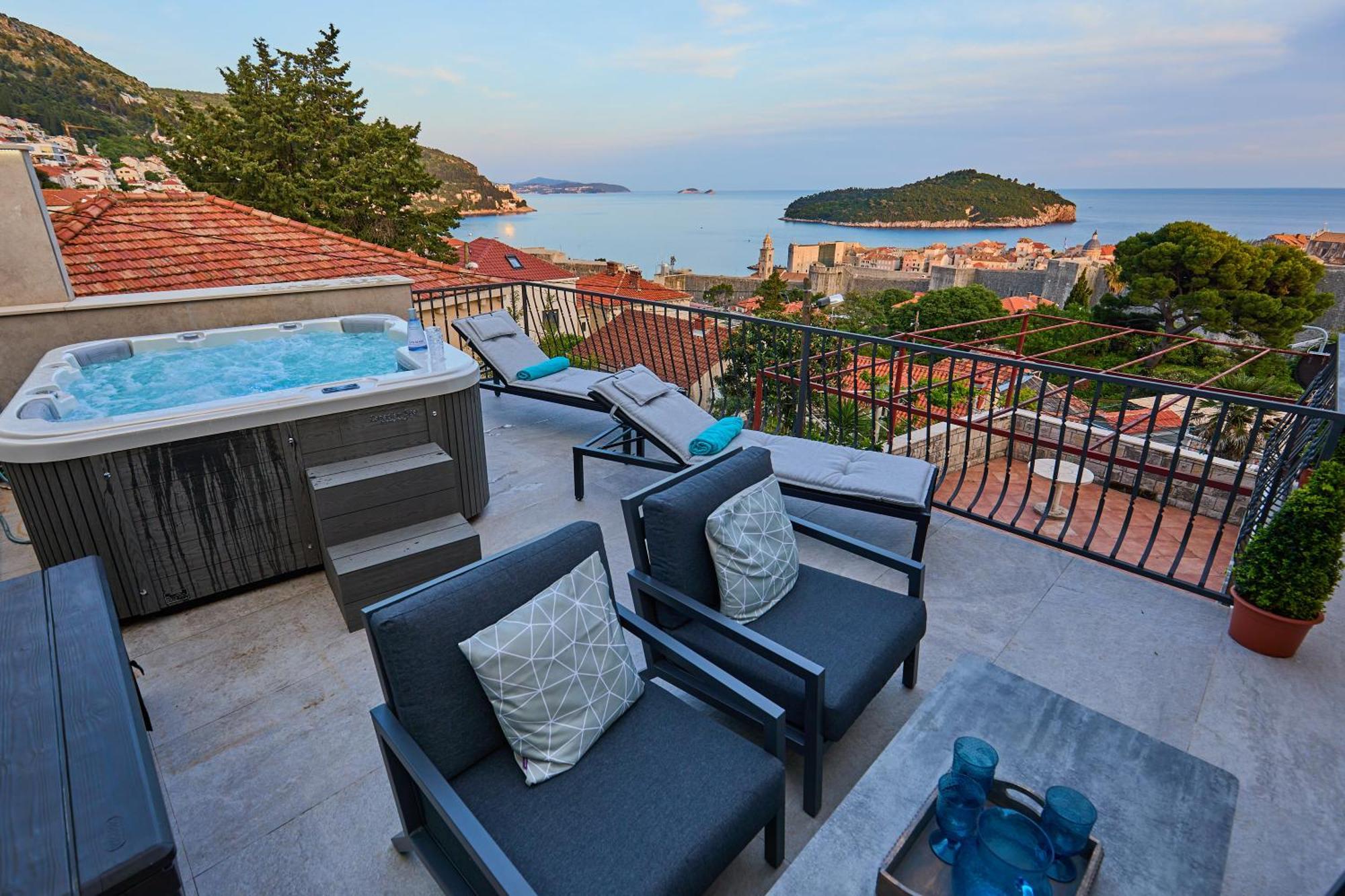 New & Stunning Views In Luxury 5* Divona Apartment ดูบรอฟนิก ภายนอก รูปภาพ